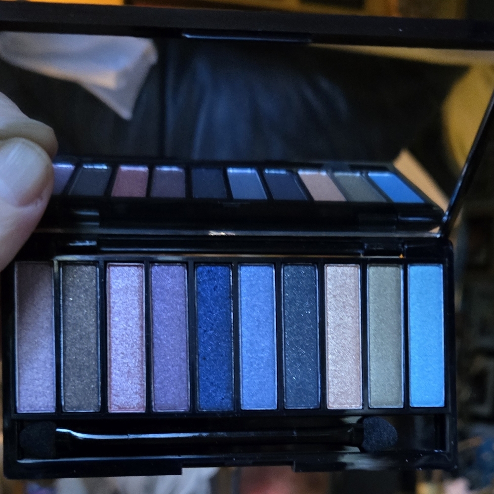 Avon luxe clutch eyeshadow 10 color collection NEW in box - Picture 2 of 4
